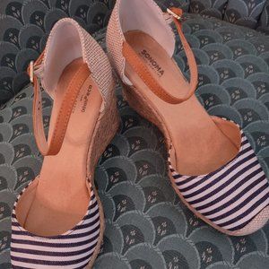 Women's canvas wedge, size 6.5M, nearly new. 3" wedge.